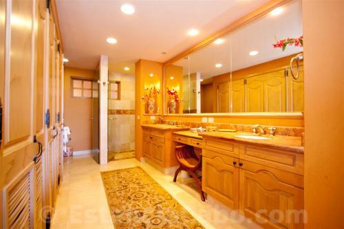 Villa La Estancia Penthouse 1806 Master Suite Bathroom