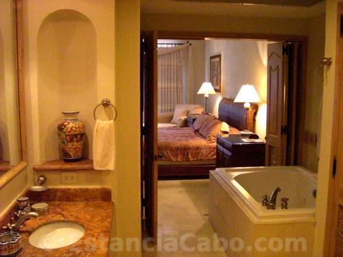 master bath in unit 1105