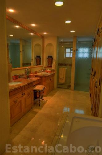 2nd Master Suite Bathroom
