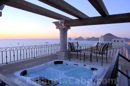 Private jacuzzi on balcony of Penthouse 3704