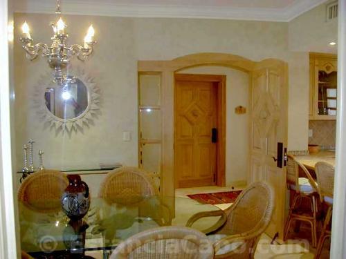 Alternate view of dining area in unit 1303.
